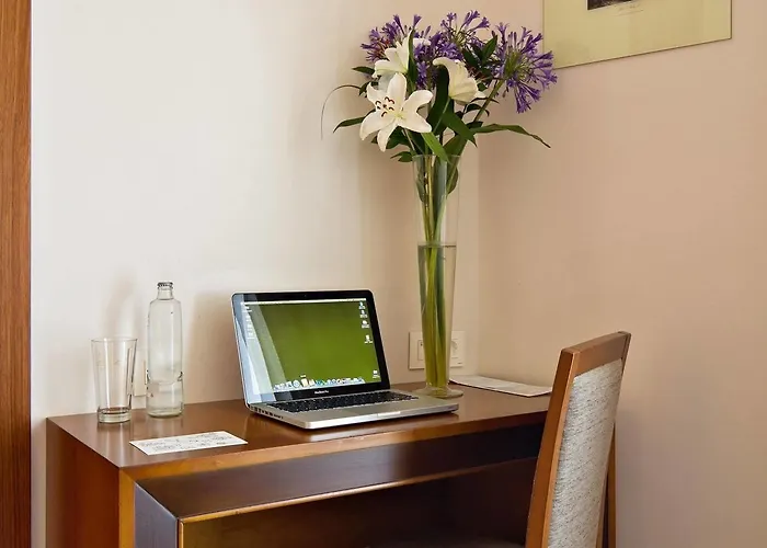 호텔 Monjas Del Carmen 3*